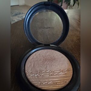 ORIGINAL FORMULA | MAC Extra Dimension Skinfinish | Whisper of Gilt